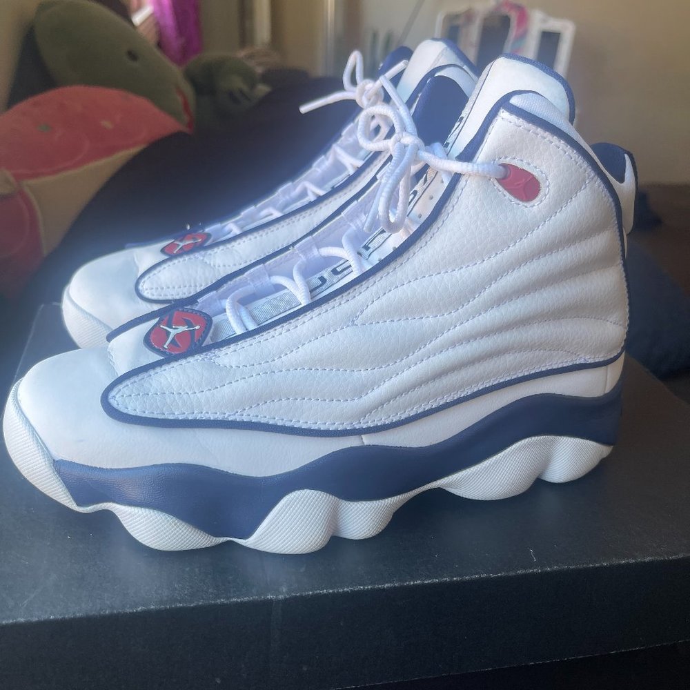 Sneakers - Picture 2 of 7